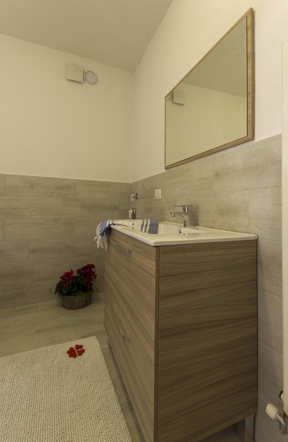 Casa Madali' - Nel Borgo Apartment มาโรเน ภายนอก รูปภาพ