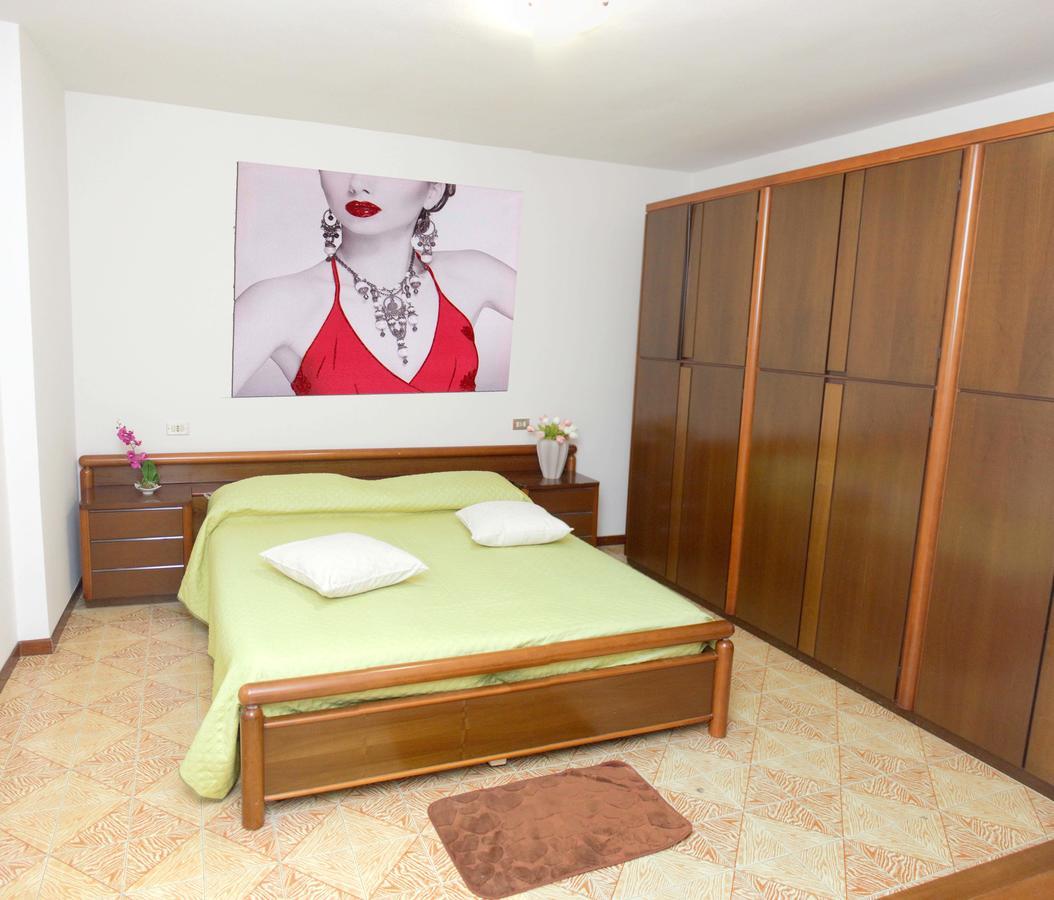 Casa Madali' - Nel Borgo Apartment มาโรเน ภายนอก รูปภาพ