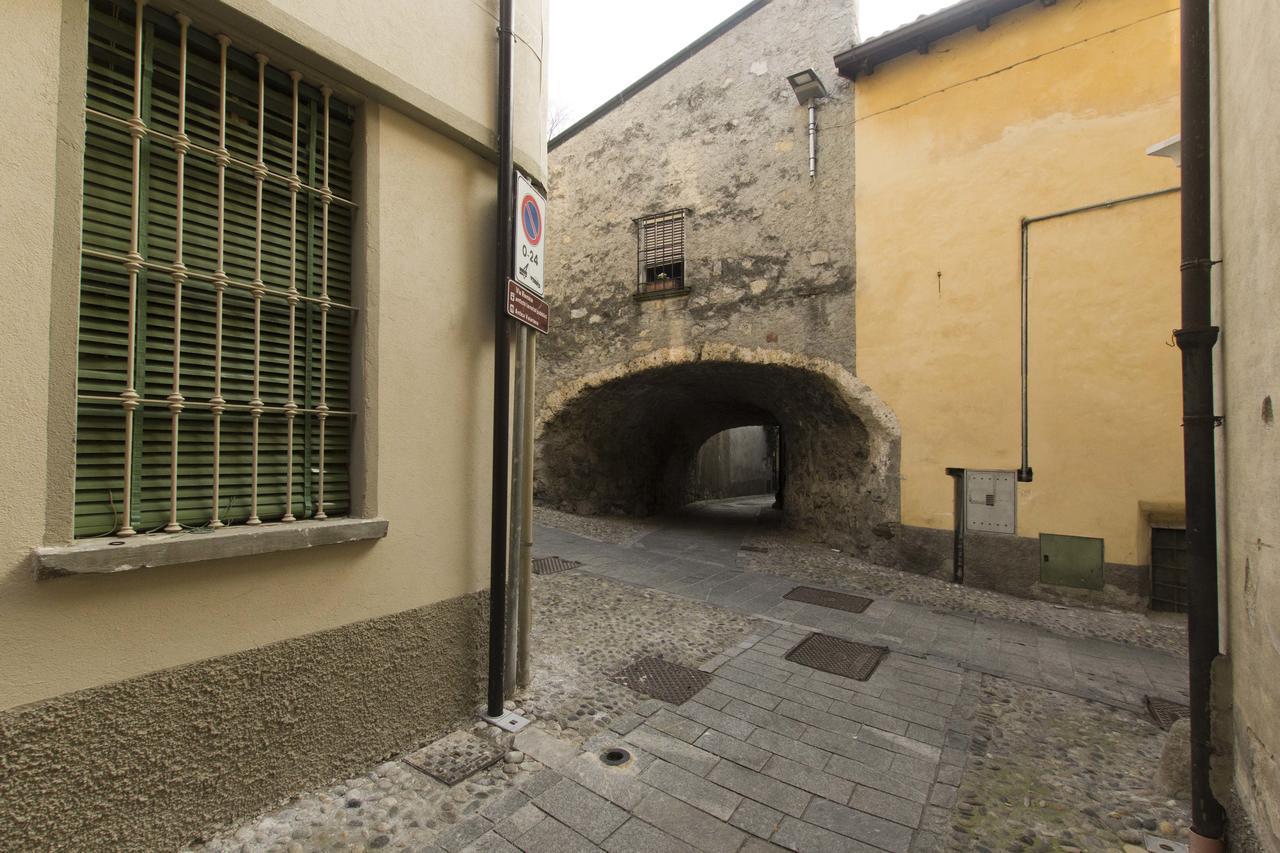 Casa Madali' - Nel Borgo Apartment มาโรเน ภายนอก รูปภาพ