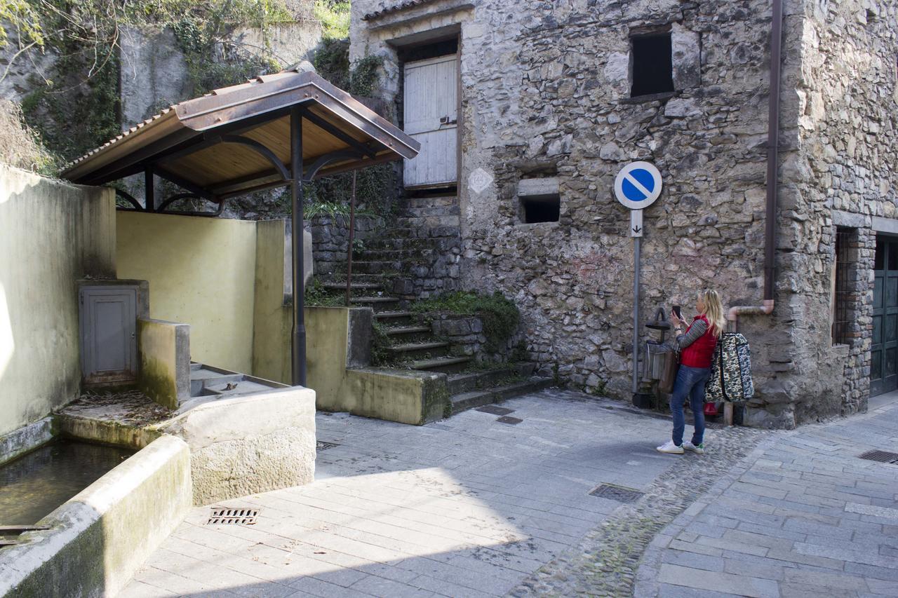 Casa Madali' - Nel Borgo Apartment มาโรเน ภายนอก รูปภาพ