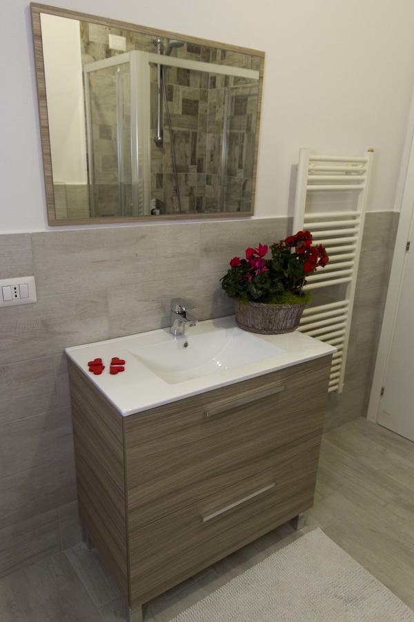 Casa Madali' - Nel Borgo Apartment มาโรเน ภายนอก รูปภาพ