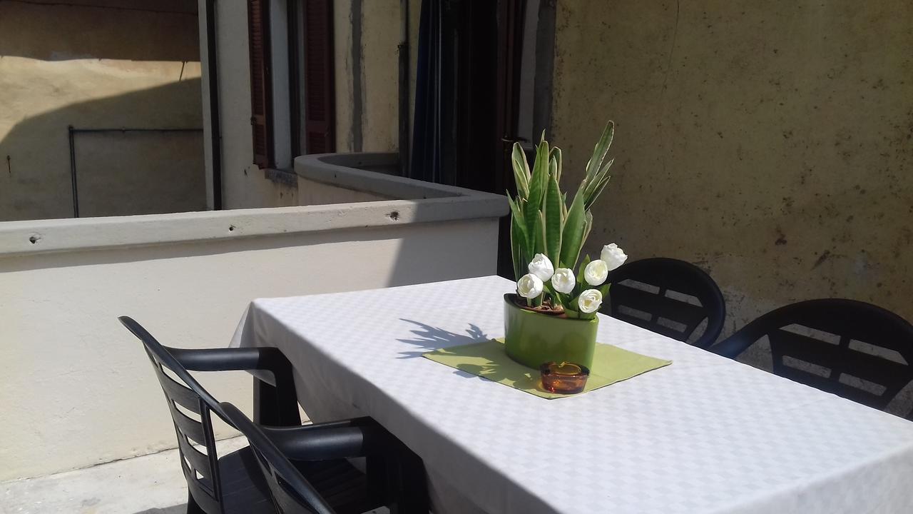 Casa Madali' - Nel Borgo Apartment มาโรเน ภายนอก รูปภาพ